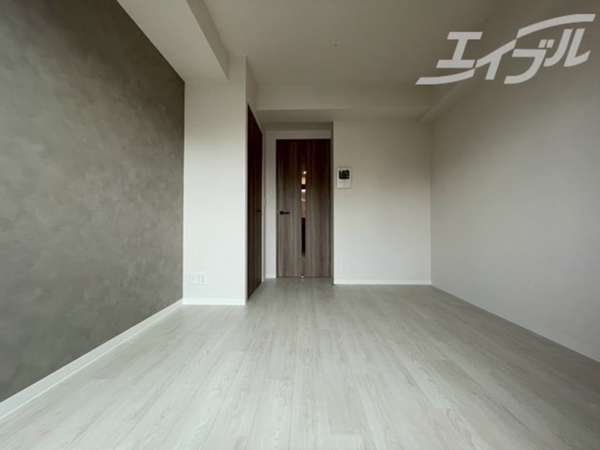 建具、床はグレージュで落ち着いた色調！ ワールドアイ大阪城EASTⅢ