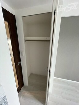 上段に棚付きのクローゼットです！