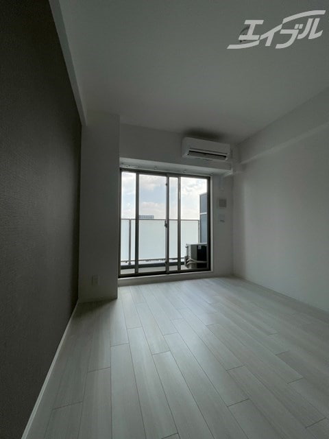 窓からの日差しにより明るいです！ スワンズシティ大阪クレアスト