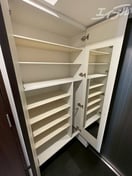 たくさん収納できるシューズボックス！姿見もついてます！ スワンズシティ大阪クレアスト