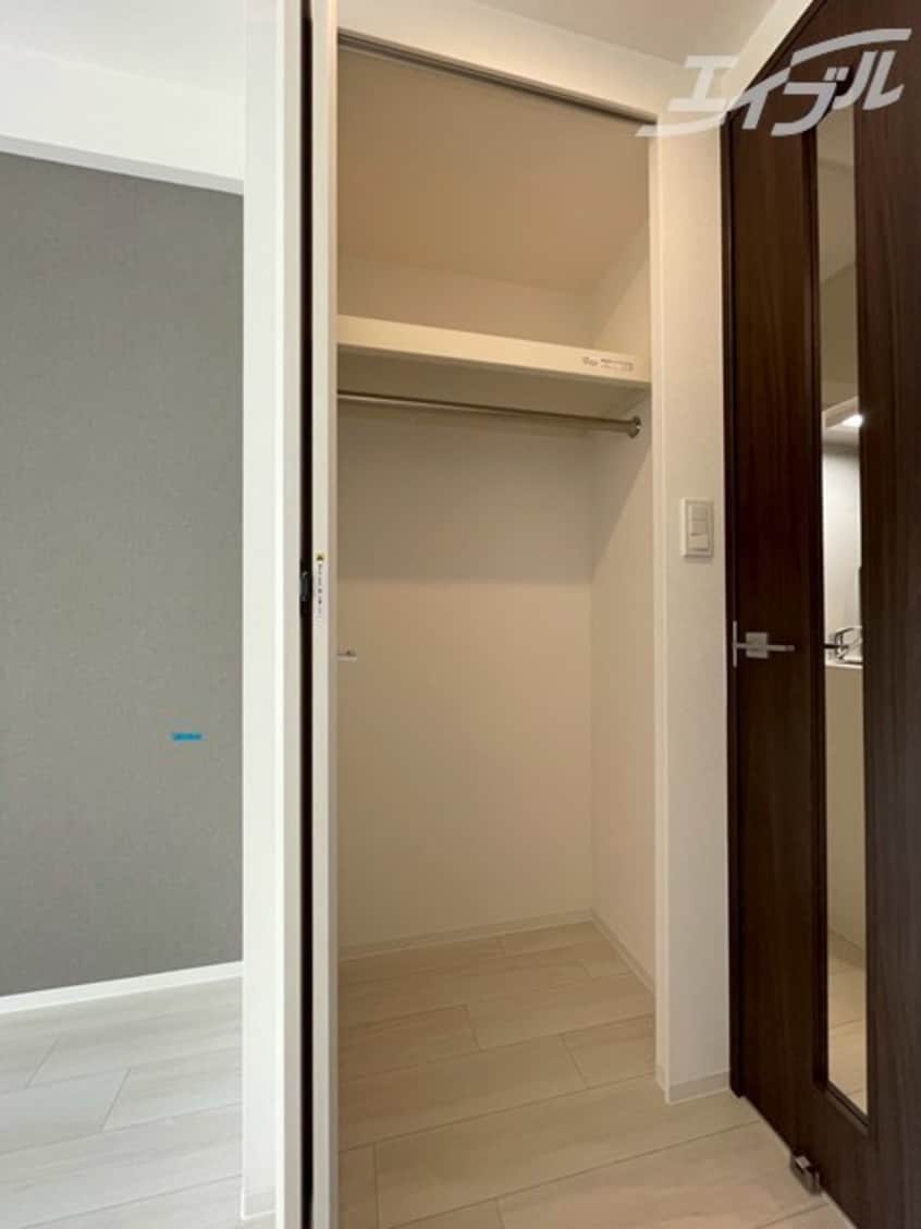 上段に棚付きのクローゼットです！ スワンズシティ大阪クレアスト