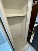 上段に棚付きのクローゼットです！ スワンズシティ大阪クレアスト