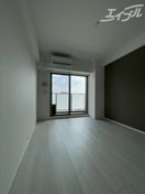 窓からの日差しにより明るいです！ スワンズシティ大阪クレアスト