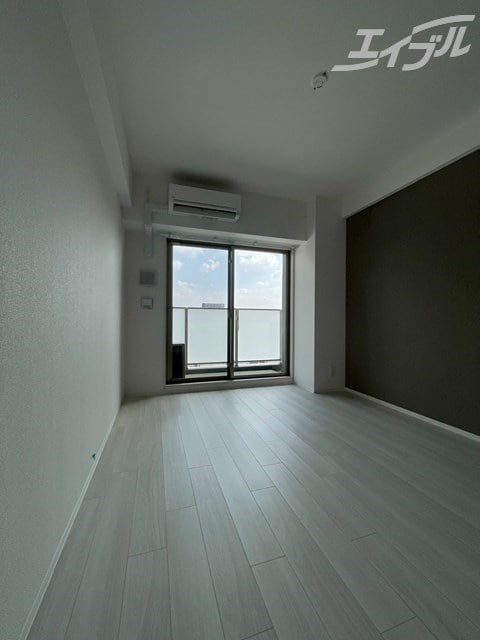 窓からの日差しにより明るいです！ スワンズシティ大阪クレアスト