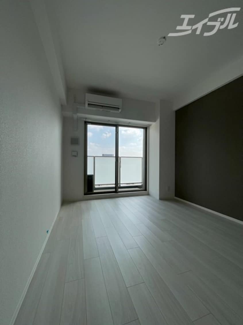 窓からの日差しにより明るいです！ スワンズシティ大阪クレアスト