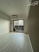 窓からの日差しにより明るいです！ スワンズシティ大阪クレアスト