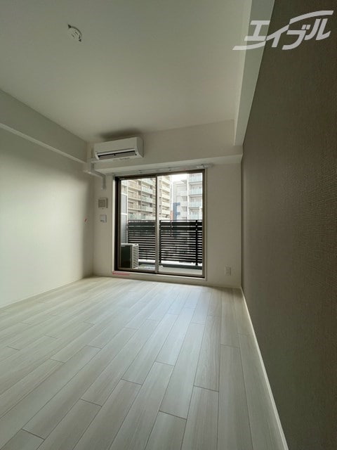 窓からの日差しにより明るいです！ スワンズシティ大阪クレアスト