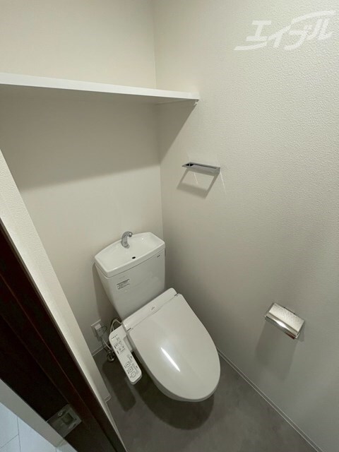 ウォシュレット付き暖房便座！収納棚もあります！ スワンズシティ大阪クレアスト