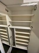 くさん収納できるシューズボックス！姿見もついてます！ スワンズシティ大阪クレアスト