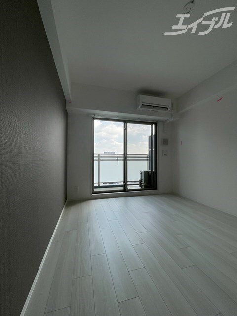 窓からの日差しにより明るいです！ スワンズシティ大阪クレアスト