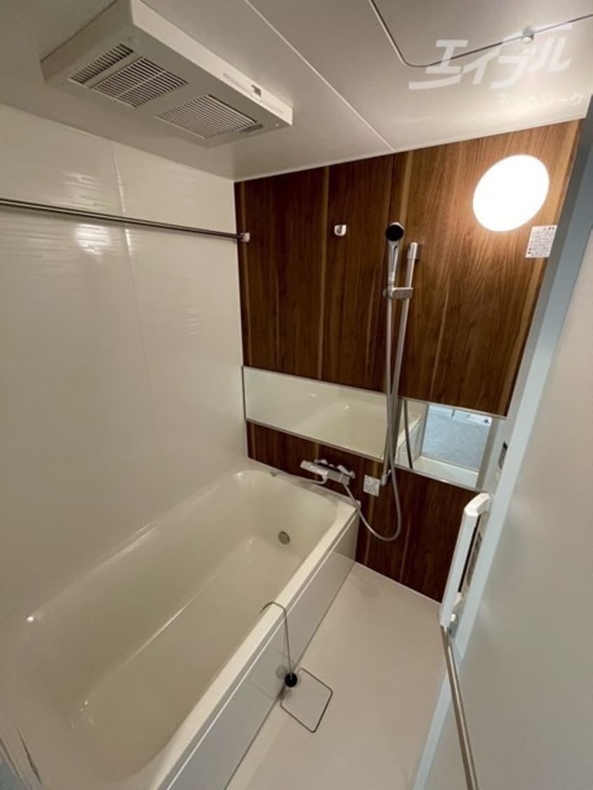 おしゃれなお風呂です。 ルフォンプログレ南森町