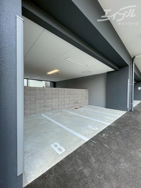 バイク置き場 アドバンス大阪ビヤン