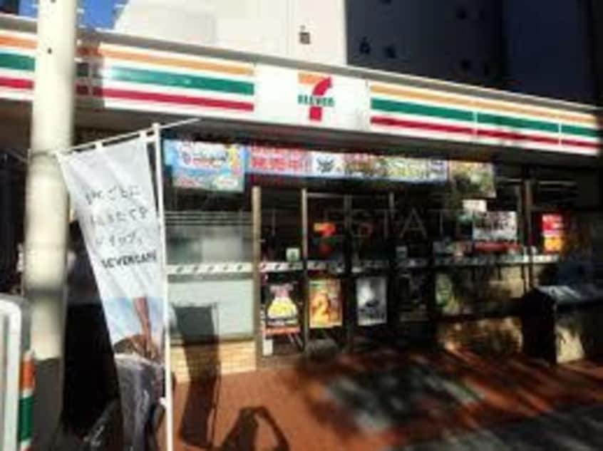 セブンイレブン大阪道修町1丁目店(コンビニ)まで143m※セブンイレブン大阪道修町1丁目店 コンフォリア・リヴ北浜高麗橋