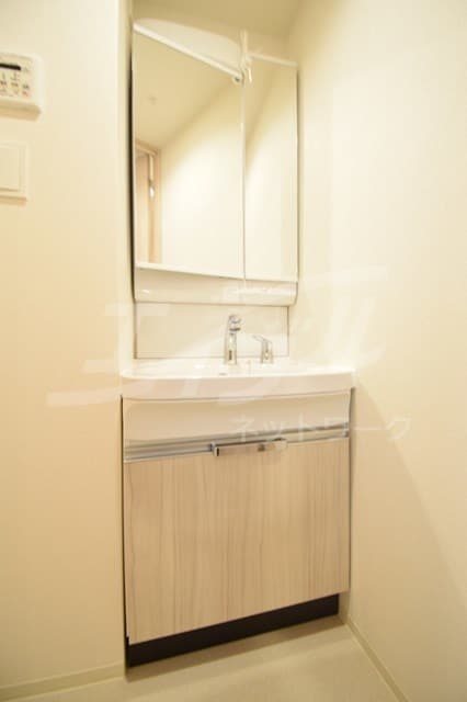  プレサンスOSAKA西中島リエゾン