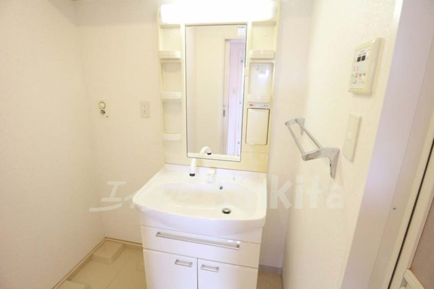  ウィスタリア三国