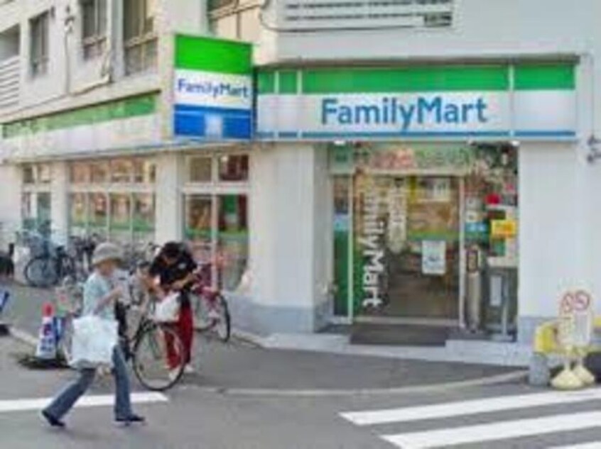 ファミリーマート中津二丁目店(コンビニ)まで431m※ファミリーマート中津二丁目店 CAVANA梅田北