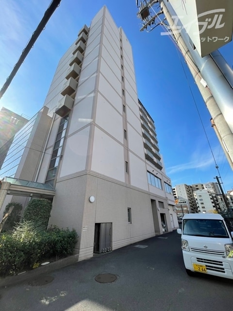 大きい建物なので比較的見つけやすいです エトワール北梅田