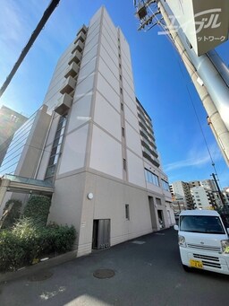 大きい建物なので比較的見つけやすいです