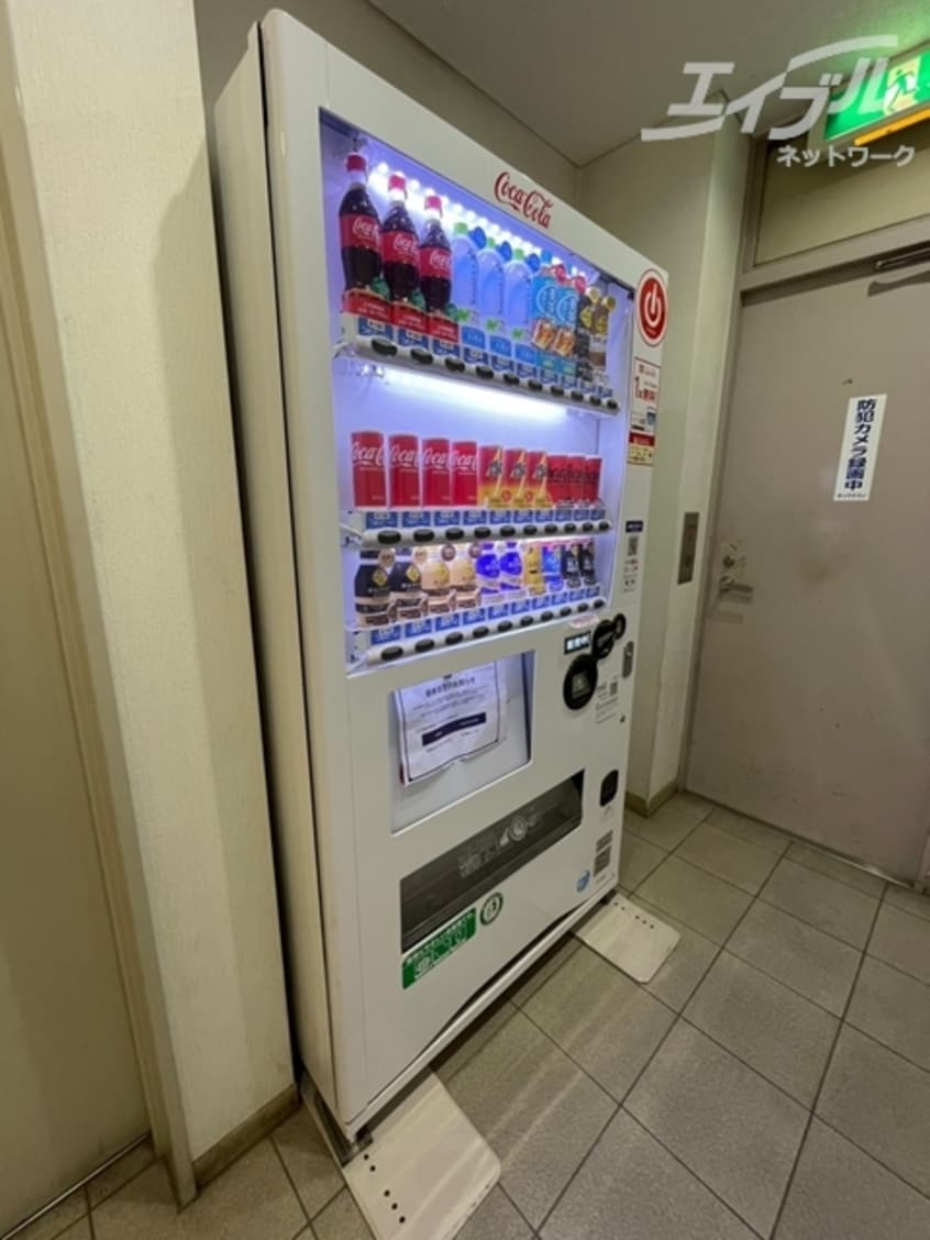 1階に自動販売機ございます エトワール北梅田