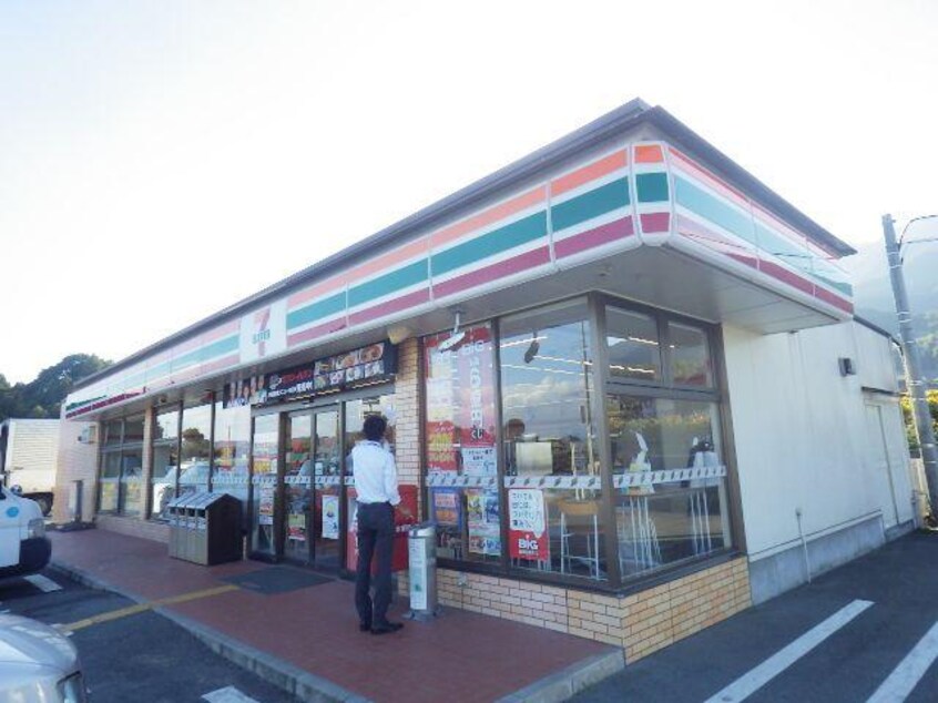 セブンイレブン御所櫛羅店(コンビニ)まで1708m 近鉄御所線/近鉄御所駅 徒歩11分 1階 築26年