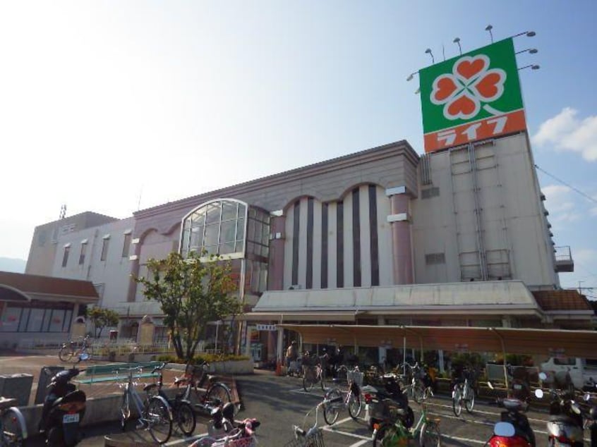 ライフ御所店(スーパー)まで1256m 近鉄御所線/近鉄御所駅 徒歩13分 2階 築21年