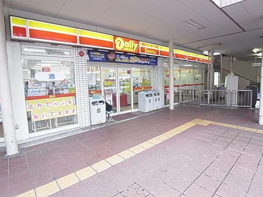 デイリーヤマザキ近鉄高田市駅前店(コンビニ)まで558m 和歌山線/高田駅 徒歩10分 1階 築19年