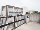 葛城市立白鳳中学校(中学校/中等教育学校)まで990m 近鉄南大阪線/磐城駅 徒歩12分 2階 築18年