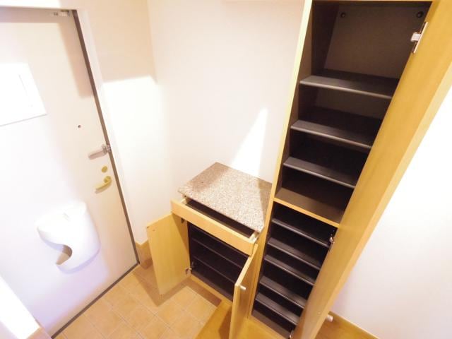  近鉄南大阪線/高田市駅 徒歩15分 1階 築18年