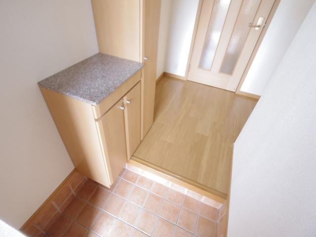  和歌山線/大和二見駅 徒歩6分 1階 築18年