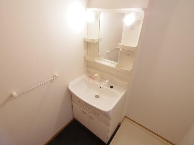  和歌山線/大和二見駅 徒歩6分 1階 築18年