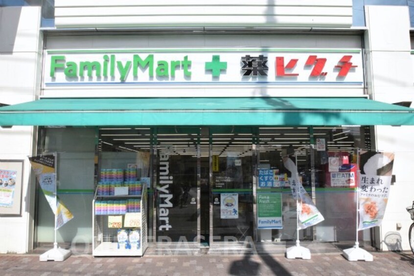 ファミリーマート＋薬ヒグチシギノ店(ドラッグストア)まで289m※ファミリーマート＋薬ヒグチシギノ店 シャーメゾン城東