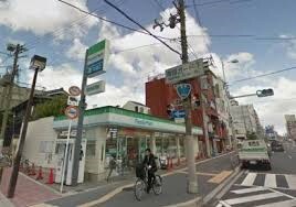 ファミリーマート成育五丁目店(コンビニ)まで180m※ファミリーマート成育五丁目店 グランシャリオ