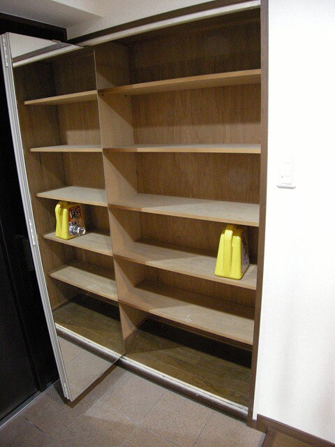  ロイヤルコート生江