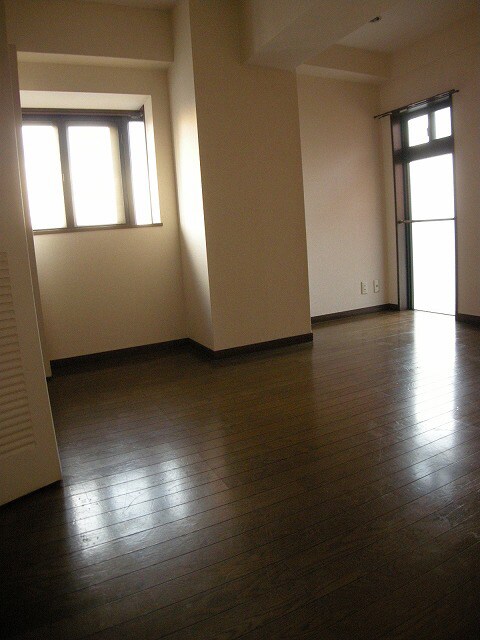  ロイヤルコート生江