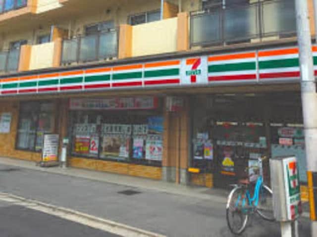 セブンイレブン東大阪稲田新町店(コンビニ)まで694m※セブンイレブン東大阪稲田新町店 学研都市線<片町線>・JR東西線/徳庵駅 徒歩7分 3階 築25年