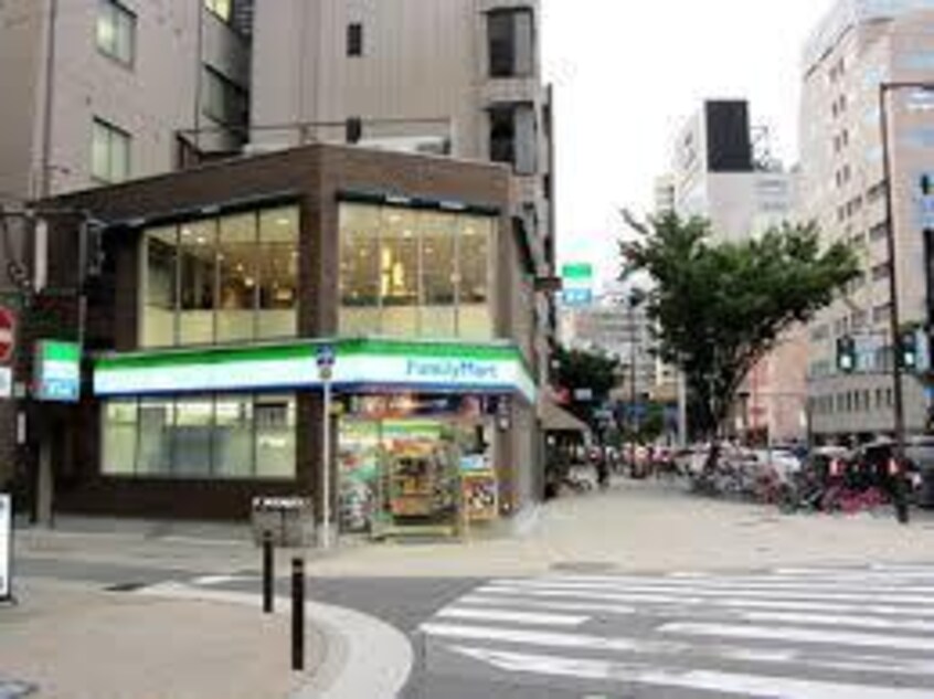 ファミリーマート西天満店(コンビニ)まで97m※ファミリーマート西天満店 大阪メトロ谷町線/南森町駅 徒歩5分 10階 築17年