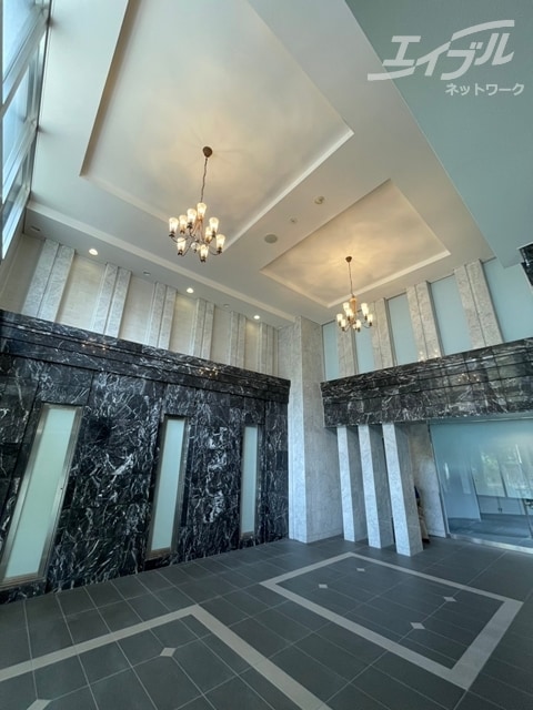 ロビー豪華です 阪急神戸線/中津駅 徒歩5分 2階 築9年