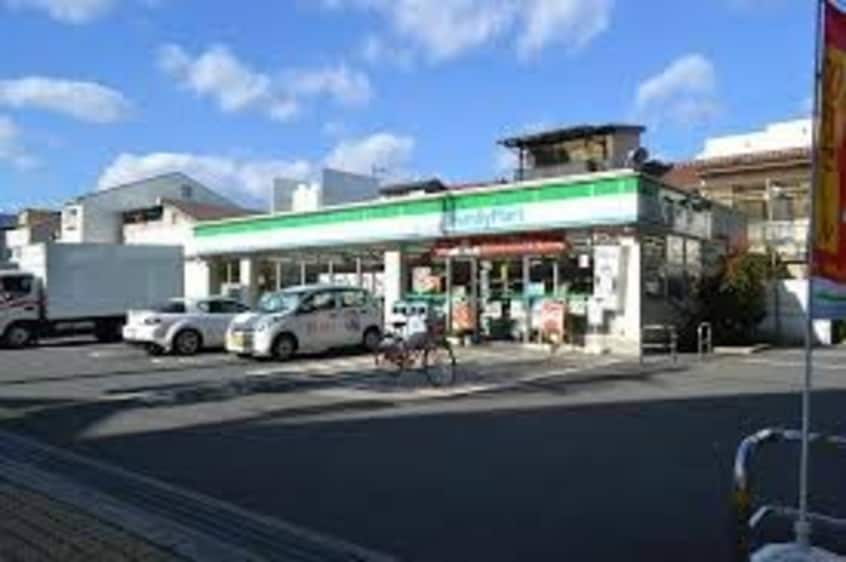 ファミリーマート大阪工大前店(コンビニ)まで106m※ファミリーマート大阪工大前店 エトワルＫ中宮