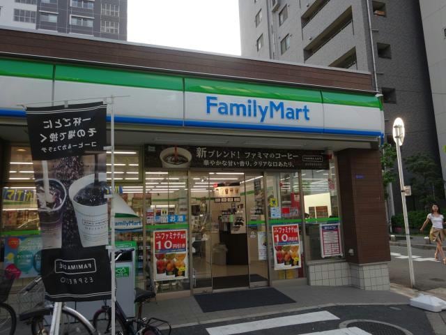 ファミリーマート福島駅北店(コンビニ)まで320m エステムコート梅田リトリーブ