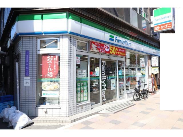 ファミリーマート福島駅南店(コンビニ)まで89m サンフラット