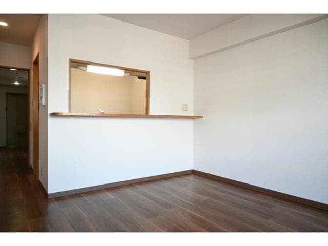  ファミーユ西梅田