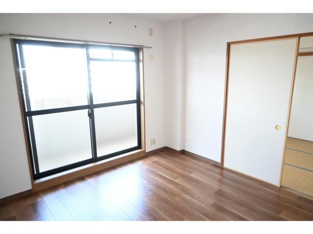  ファミーユ西梅田