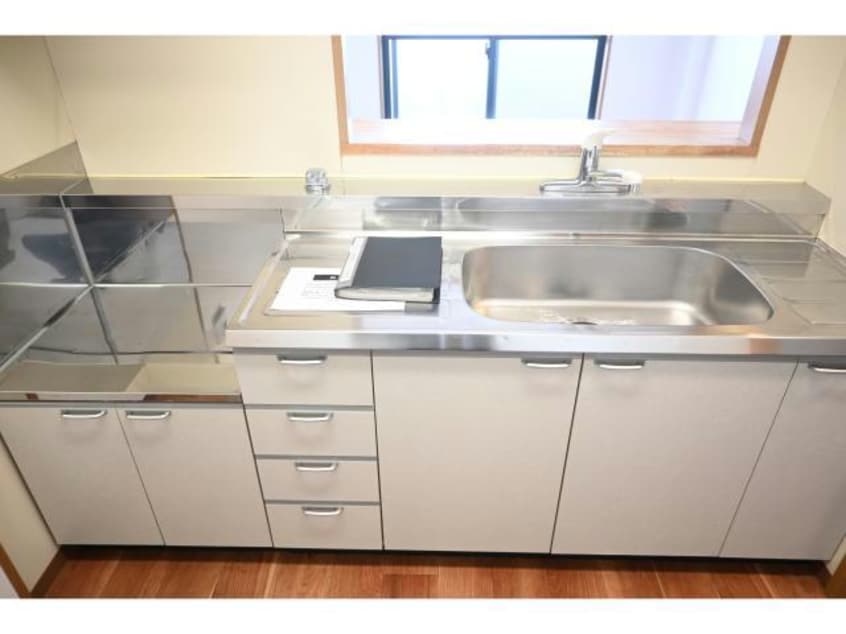  ファミーユ西梅田