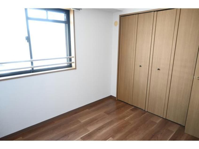  ファミーユ西梅田