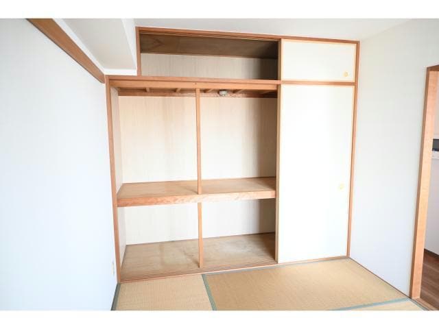  ファミーユ西梅田