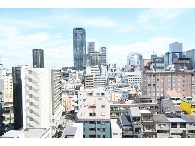  ファミーユ西梅田