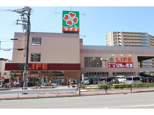 ライフ西九条店(スーパー)まで724m レグゼスタ福島Ⅱ