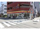 デイリーヤマザキ西九条3丁目店(コンビニ)まで398m ファーストフィオーレ福島野田Ⅱ