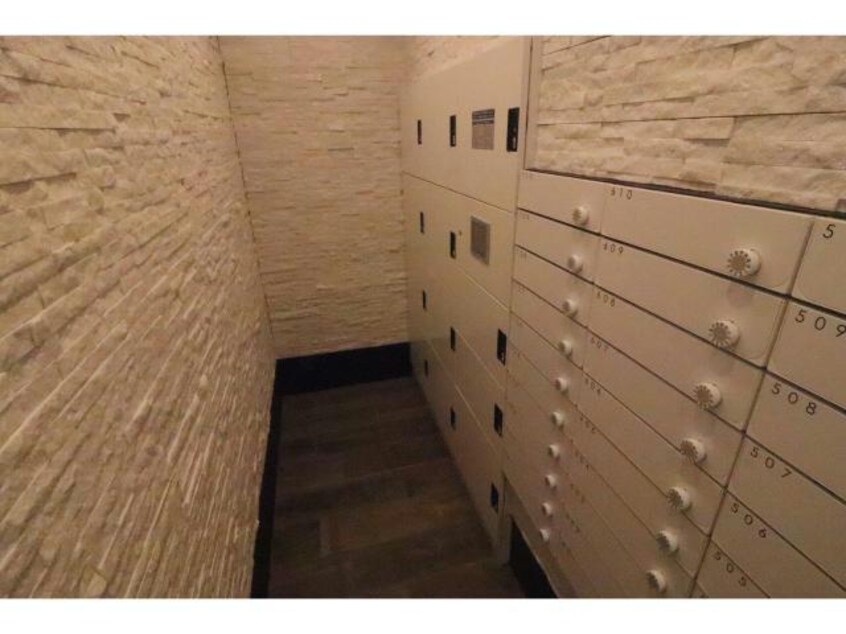  アドバンス西梅田ビオス