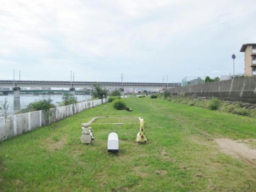 戸の内緑地(公園)まで688m メルベーユ加島